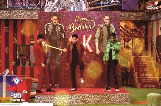 Sajid Khan and others dancing to congratulate Salman Khan on his birthday